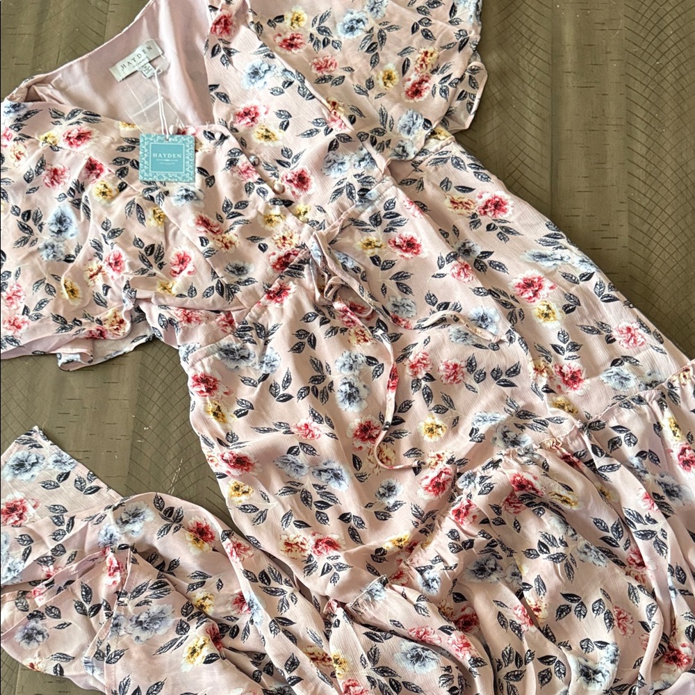 Hayden Blush Floral Dress size medium NWT